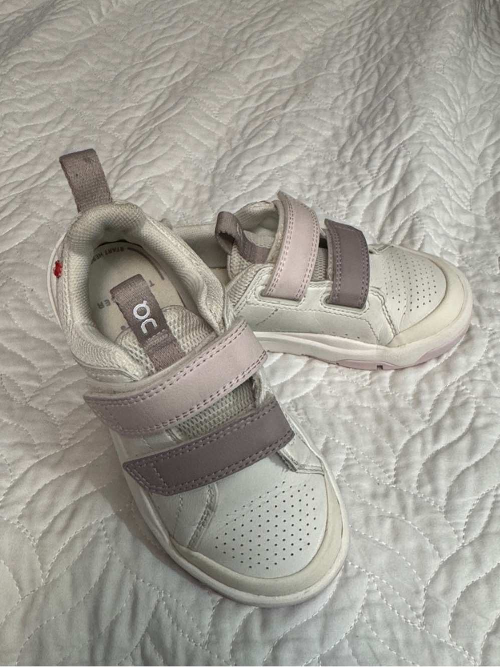 On Running Kids Velcro Sneakers in White and Mauve